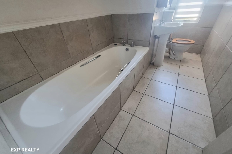 4 Bedroom Property for Sale in Beacon Bay Eastern Cape
